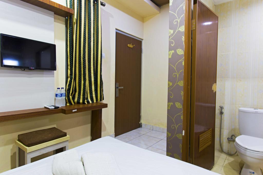 Reddoorz @ Tebet Asem Baris Hotel Jakarta Exterior photo