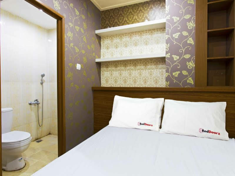 Reddoorz @ Tebet Asem Baris Hotel Jakarta Exterior photo